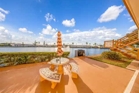 Condo in Hallandale Beach, Florida, 1 bedroom  № 1968729 - photo 18