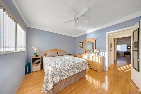 Condo in Hallandale Beach, Florida, 1 bedroom  № 1968729 - photo 15