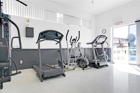 Condo in Hallandale Beach, Florida, 1 bedroom  № 1968729 - photo 27