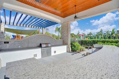 Townhouse in Doral, Florida 3 bedrooms, 156.08 sq.m. № 1943541 - photo 18