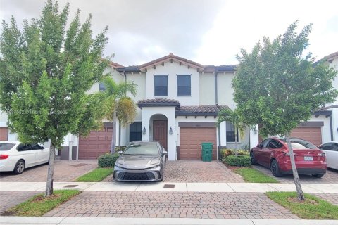 Townhouse in Doral, Florida 3 bedrooms, 156.08 sq.m. № 1943541 - photo 1