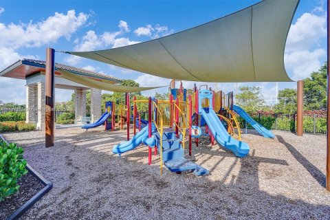 Townhouse in Doral, Florida 3 bedrooms, 156.08 sq.m. № 1943541 - photo 17