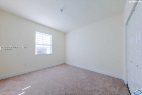 Townhouse in Doral, Florida 3 bedrooms, 156.08 sq.m. № 1943541 - photo 7