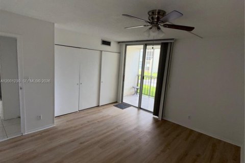 Купить кондоминиум в Халландейл-Бич, Флорида 2 спальни, 94.76м2, № 2065619 - фото 7