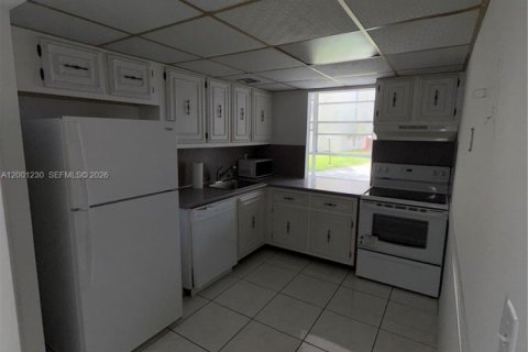 Купить кондоминиум в Халландейл-Бич, Флорида 2 спальни, 94.76м2, № 2065619 - фото 6