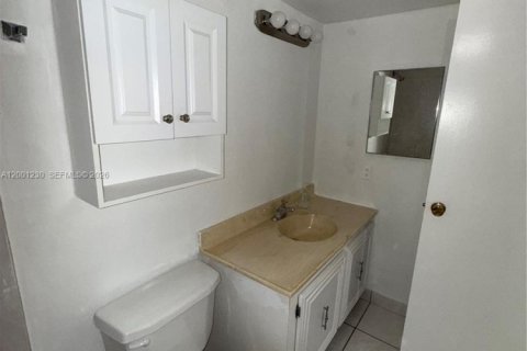 Купить кондоминиум в Халландейл-Бич, Флорида 2 спальни, 94.76м2, № 2065619 - фото 5