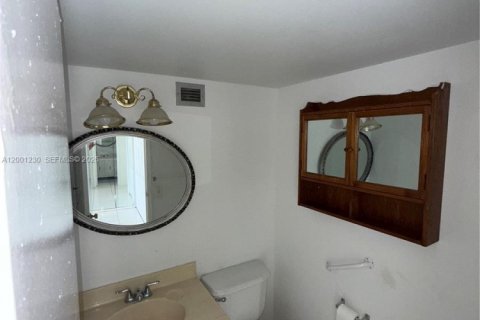 Купить кондоминиум в Халландейл-Бич, Флорида 2 спальни, 94.76м2, № 2065619 - фото 4