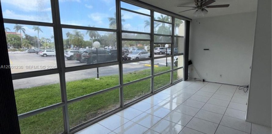 Кондоминиум с 2 спальнями в Халландейл-Бич, Флорида № 2065619