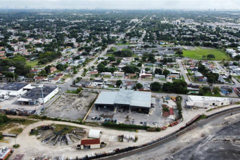 Купить коммерческую недвижимость в Майами, Флорида № 2057739 - фото 11