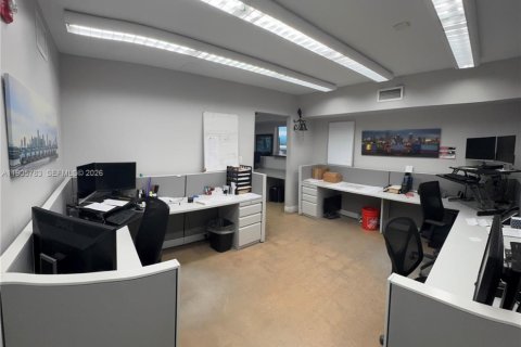 Купить коммерческую недвижимость в Майами, Флорида № 2057739 - фото 21