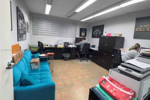 Купить коммерческую недвижимость в Майами, Флорида № 2057739 - фото 20
