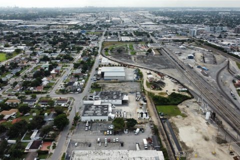 Купить коммерческую недвижимость в Майами, Флорида № 2057739 - фото 13