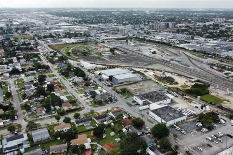 Купить коммерческую недвижимость в Майами, Флорида № 2057739 - фото 12