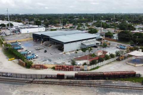 Купить коммерческую недвижимость в Майами, Флорида № 2057739 - фото 5