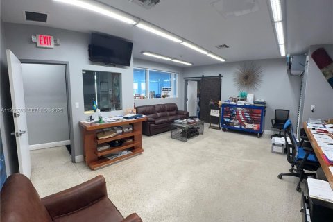 Купить коммерческую недвижимость в Майами, Флорида № 2057739 - фото 22