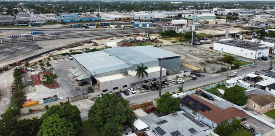 Коммерческая недвижимость в Майами, Флорида № 2057739