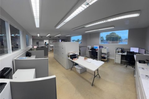 Купить коммерческую недвижимость в Майами, Флорида № 2057739 - фото 16