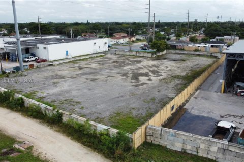 Купить коммерческую недвижимость в Майами, Флорида № 2057739 - фото 9