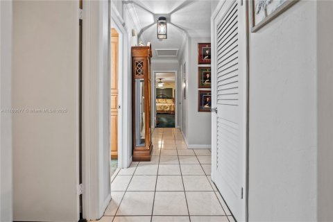 Villa ou maison à vendre à Palmetto Bay, Floride: 4 chambres, 194.44 m2 № 1505941 - photo 22