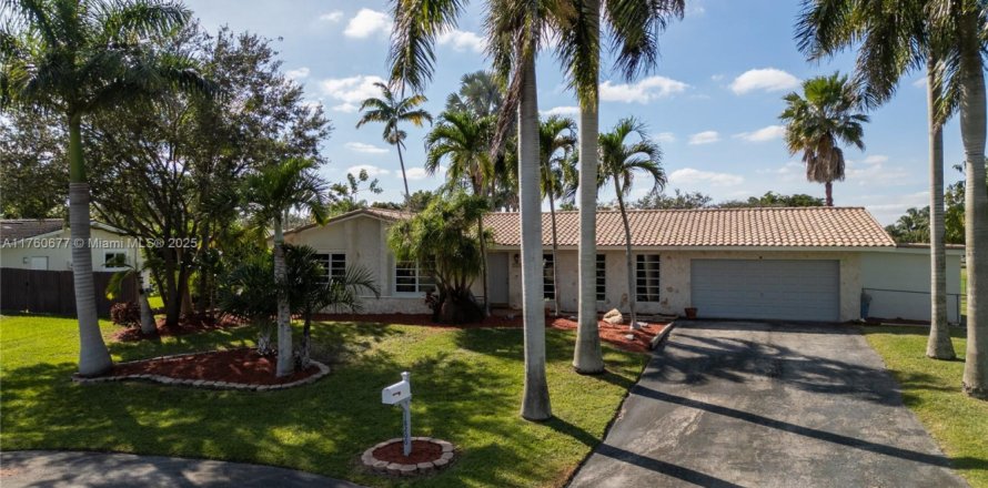 Villa ou maison à Palmetto Bay, Floride 4 chambres, 194.44 m2 № 1505941