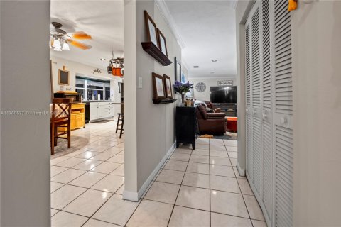 Villa ou maison à vendre à Palmetto Bay, Floride: 4 chambres, 194.44 m2 № 1505941 - photo 21