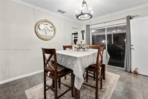 Villa ou maison à vendre à Palmetto Bay, Floride: 4 chambres, 194.44 m2 № 1505941 - photo 16