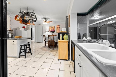Villa ou maison à vendre à Palmetto Bay, Floride: 4 chambres, 194.44 m2 № 1505941 - photo 17