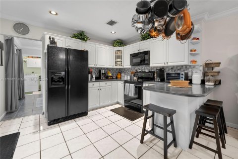 Villa ou maison à vendre à Palmetto Bay, Floride: 4 chambres, 194.44 m2 № 1505941 - photo 19