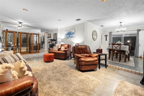 Villa ou maison à vendre à Palmetto Bay, Floride: 4 chambres, 194.44 m2 № 1505941 - photo 10