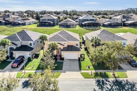 Casa en venta en Kissimmee, Florida, 6 dormitorios, 267.65 m2 № 1778910 - foto 3