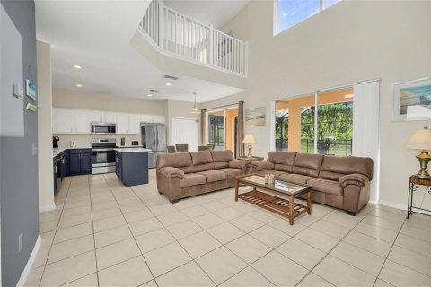 Casa en venta en Kissimmee, Florida, 6 dormitorios, 267.65 m2 № 1778910 - foto 17