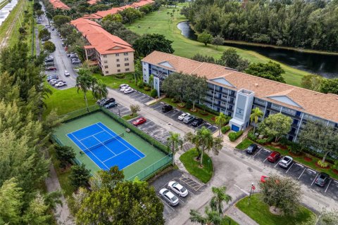 Condo in Pembroke Pines, Florida, 2 bedrooms № 2253266 - photo 6