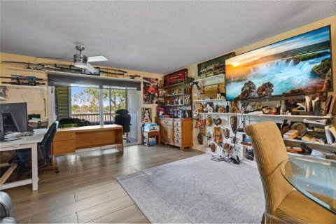 Condo in Pembroke Pines, Florida, 2 bedrooms № 2253266 - photo 12