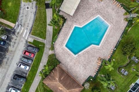 Condo in Pembroke Pines, Florida, 2 bedrooms № 2253266 - photo 7
