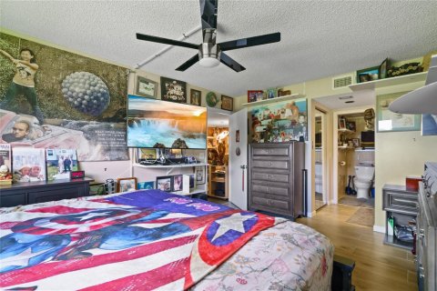 Condo in Pembroke Pines, Florida, 2 bedrooms № 2253266 - photo 23