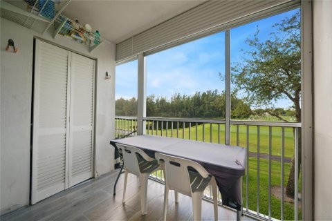 Condo in Pembroke Pines, Florida, 2 bedrooms № 2253266 - photo 29