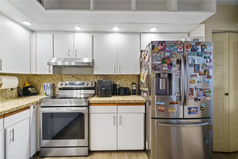 Condo in Pembroke Pines, Florida, 2 bedrooms № 2253266 - photo 18