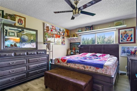 Condo in Pembroke Pines, Florida, 2 bedrooms № 2253266 - photo 20