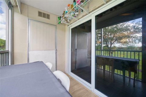 Condo in Pembroke Pines, Florida, 2 bedrooms № 2253266 - photo 30