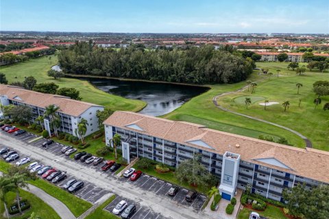 Condo in Pembroke Pines, Florida, 2 bedrooms № 2253266 - photo 3