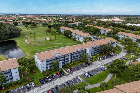 Condo in Pembroke Pines, Florida, 2 bedrooms № 2253266 - photo 4
