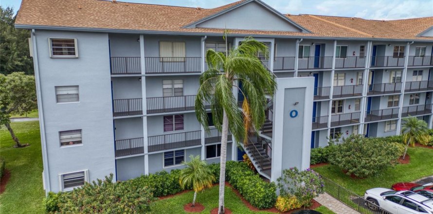Condo in Pembroke Pines, Florida, 2 bedrooms № 2253266