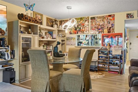 Condo in Pembroke Pines, Florida, 2 bedrooms № 2253266 - photo 11