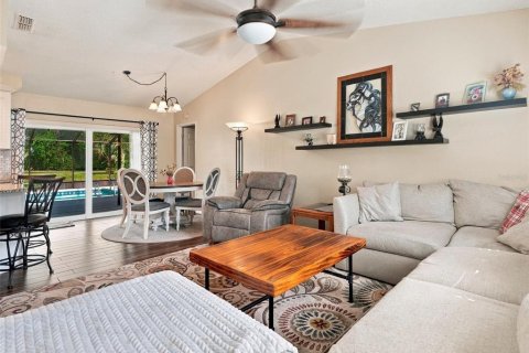 Villa ou maison à vendre à Spring Hill, Floride: 2 chambres, 108.7 m2 № 2437180 - photo 5