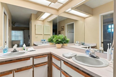 Villa ou maison à vendre à Spring Hill, Floride: 2 chambres, 108.7 m2 № 2437180 - photo 13
