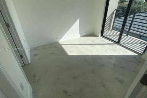 Снять в аренду виллу или дом в Майами, Флорида 2 спальни, № 1991302 - фото 15