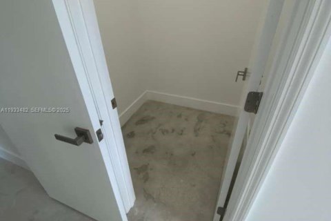 Снять в аренду виллу или дом в Майами, Флорида 2 спальни, № 1991302 - фото 12