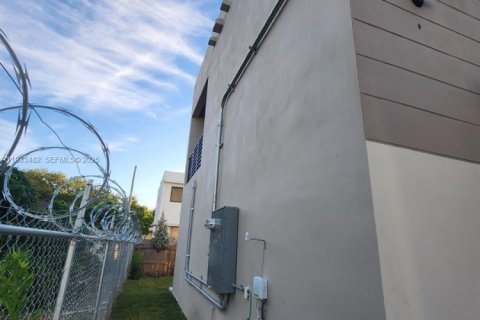 Снять в аренду виллу или дом в Майами, Флорида 2 спальни, № 1991302 - фото 4