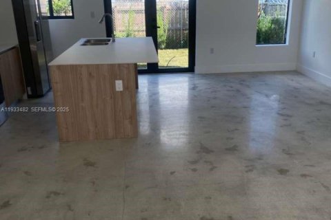 Снять в аренду виллу или дом в Майами, Флорида 2 спальни, № 1991302 - фото 5