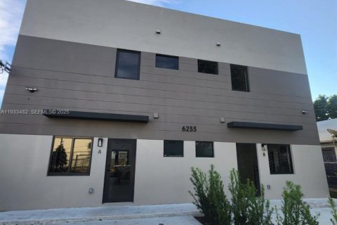 Снять в аренду виллу или дом в Майами, Флорида 2 спальни, № 1991302 - фото 2